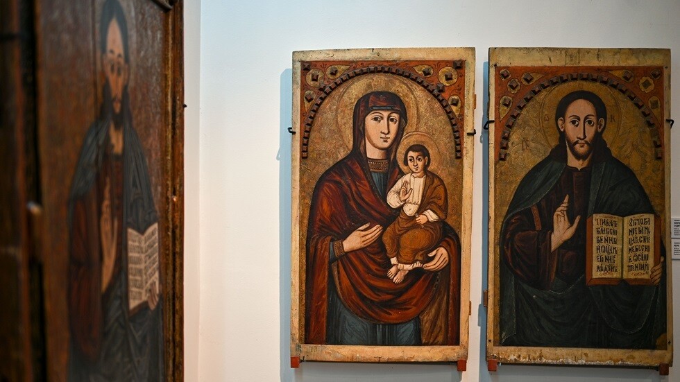 زاخاروفا: أطباء الأمراض العقلية وحدهم قد يشرحون منطق من حاولوا تهريب المتفجرات داخل الأيقونات