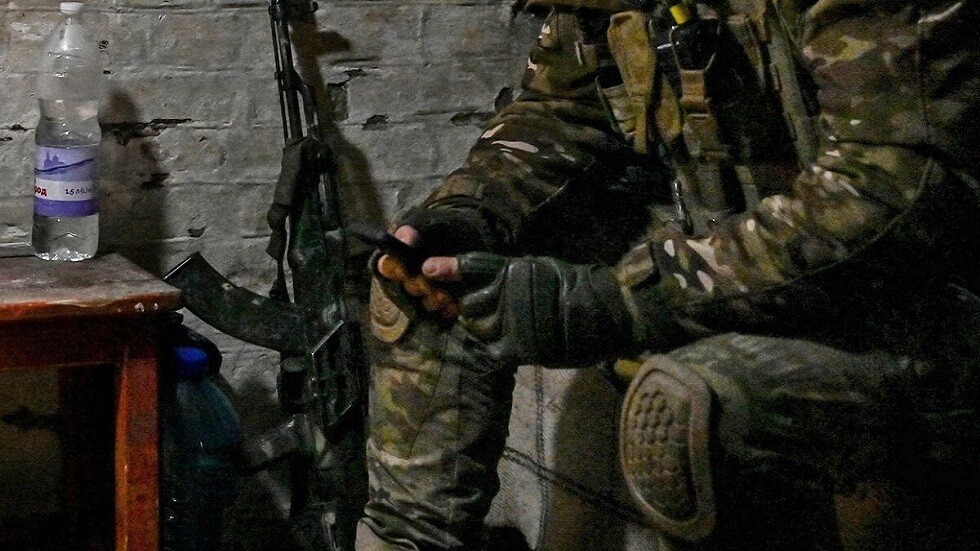 "بلومبرغ": وباء "القمار" يضرب الجنود الأوكرانيين ويجبرهم على رهن أسلحتهم
