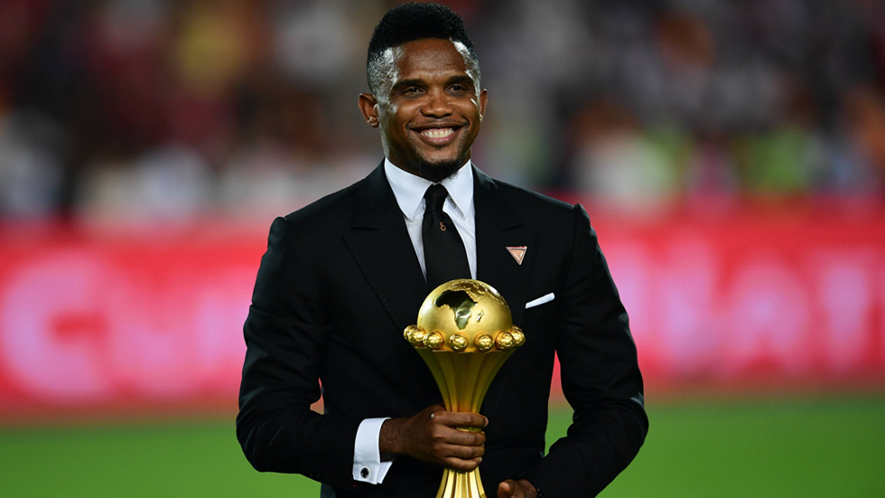 أول تعليق لصامويل إيتو بعد تعيين البلجيكي بريس مدربا لمنتخب الكاميرون دون علم الاتحاد الكاميروني!