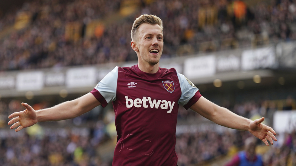 شاهد.. لاعب وست هام  يسجل هدفا عالميا من ركلة ركنية