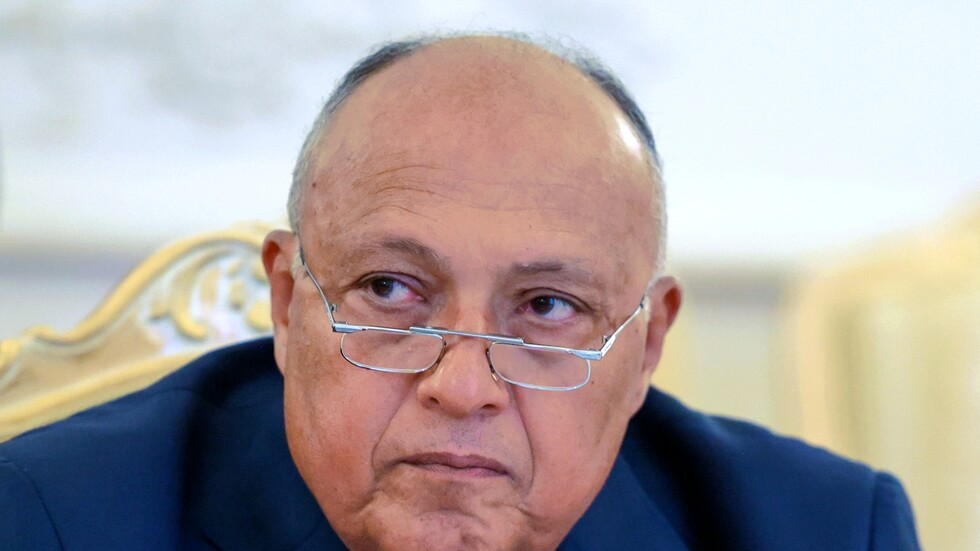 شكري يؤكد ضرورة فتح جميع المعابر البرية بين إسرائيل وقطاع غزة لزيادة تدفق المساعدات