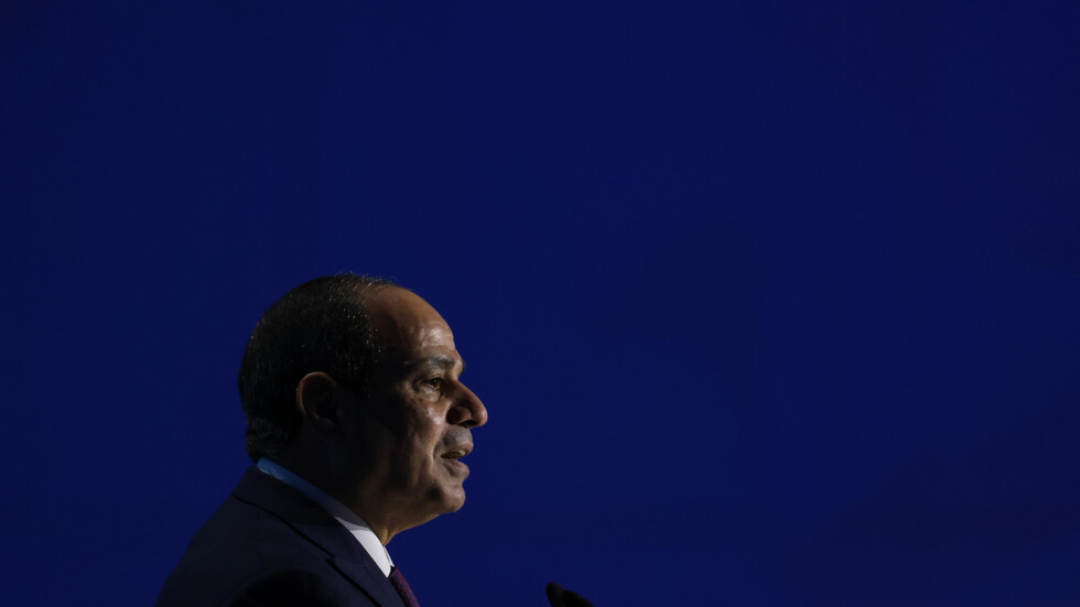 السيسي يؤكد رفض مصر تهجير الفلسطينيين خلال اسقباله وفدا حكوميا فلسطينيا (صور)