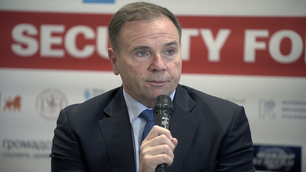 القائد الأسبق للقوات الأمريكية في أوروبا: ما قد تخسره أمريكا أكبر من أوكرانيا