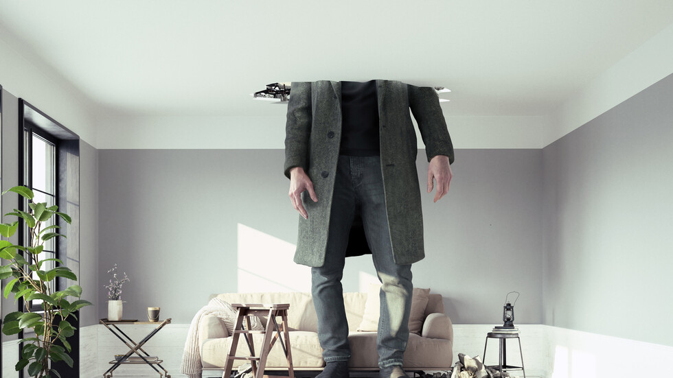 عملاق أمريكي يكشف عما يعانيه مع الناس والأماكن بسبب طوله الرهيب (صور)