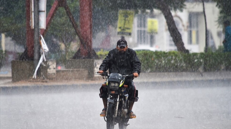 مصرع 14 شخصا بسبب الأمطار والعواصف في باكستان