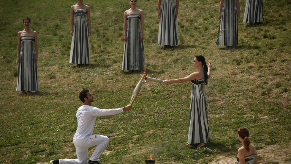 شاهد.. مراسم إيقاد شعلة أولمبياد باريس 2024 في اليونان