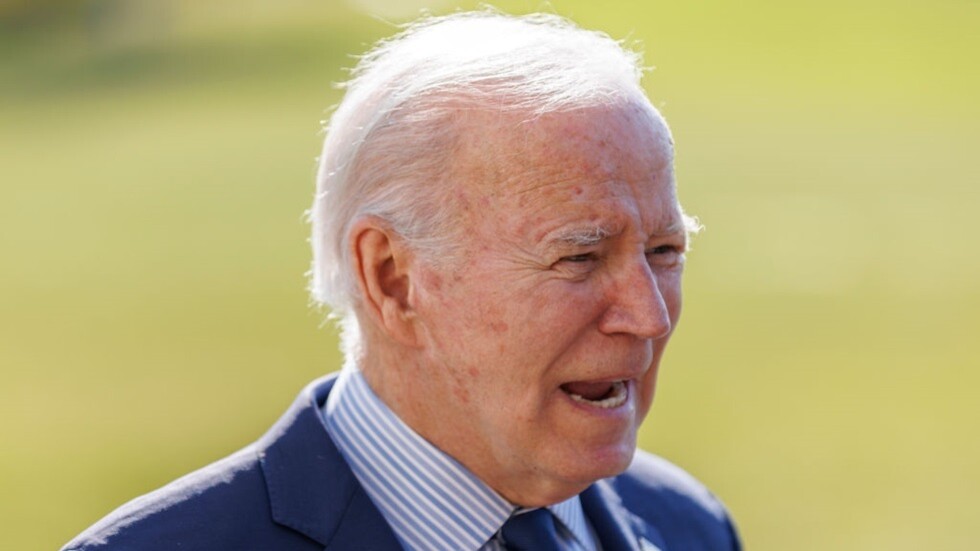 وزير العدل الأمريكي يدافع عن بايدن ضد من يشككون في صحته العقلية