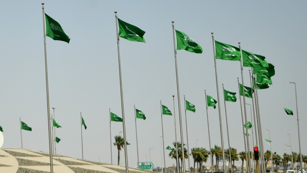 مشاهد لإنقاذ كلب من السيول الجارفة في السعودية تثير تفاعلا كبيرا (فيديو)