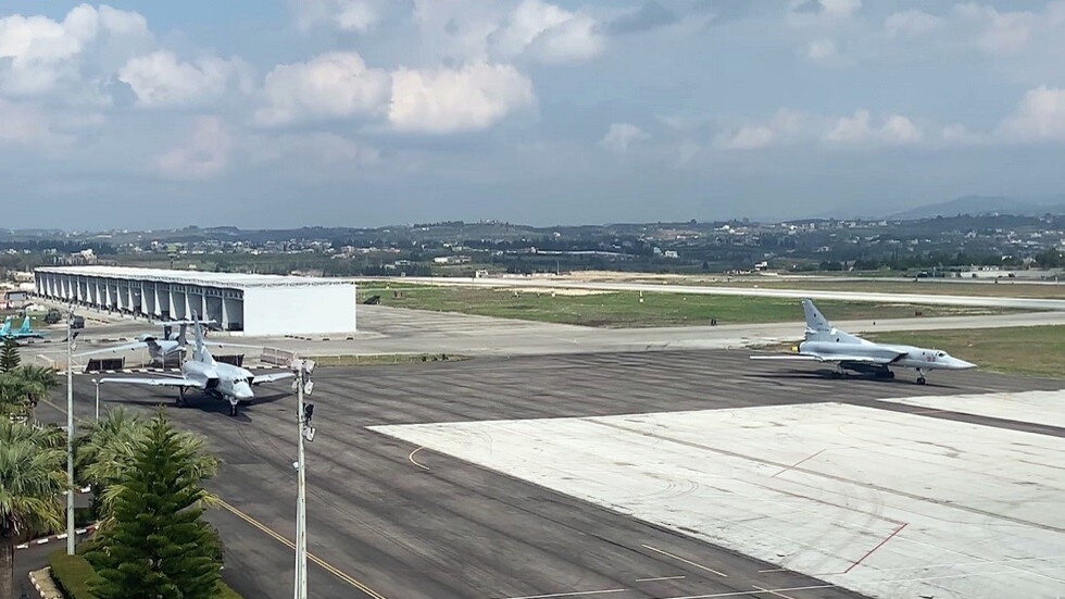 القوات الجوية الروسية تدمر 5 قواعد للمسلحين في محافظة حمص السورية