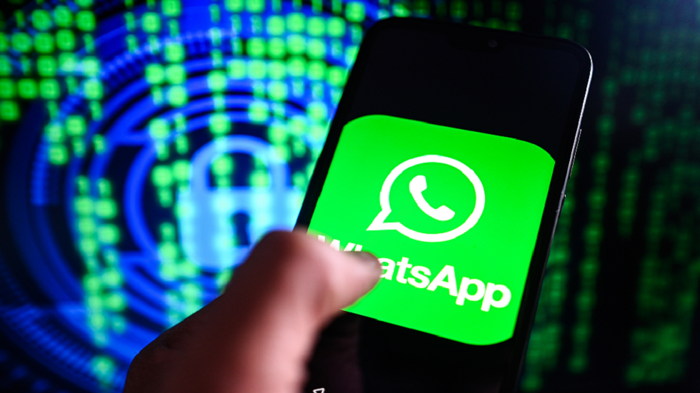 "اللون الأخضر في واتس آب" يثير غضب المستخدمين