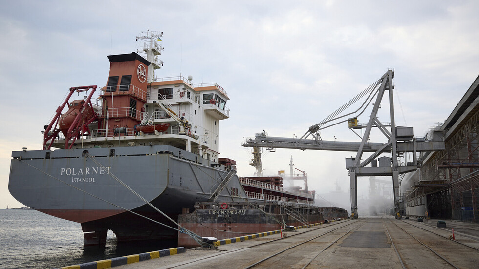 السلطات الأوكرانية: إصابة مواقع في ميناء "الجنوبي" قرب أوديسا