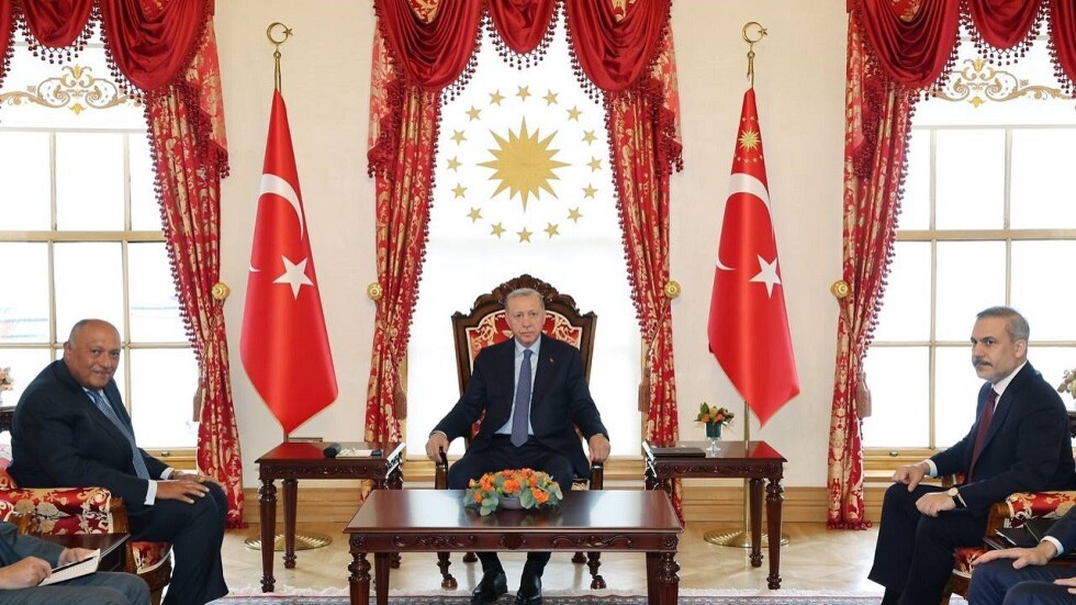 خلال استقباله وزير الخارجية المصري.. أردوغان يؤكد على أهمية الحد من التوتر الإسرائيلي - الإيراني