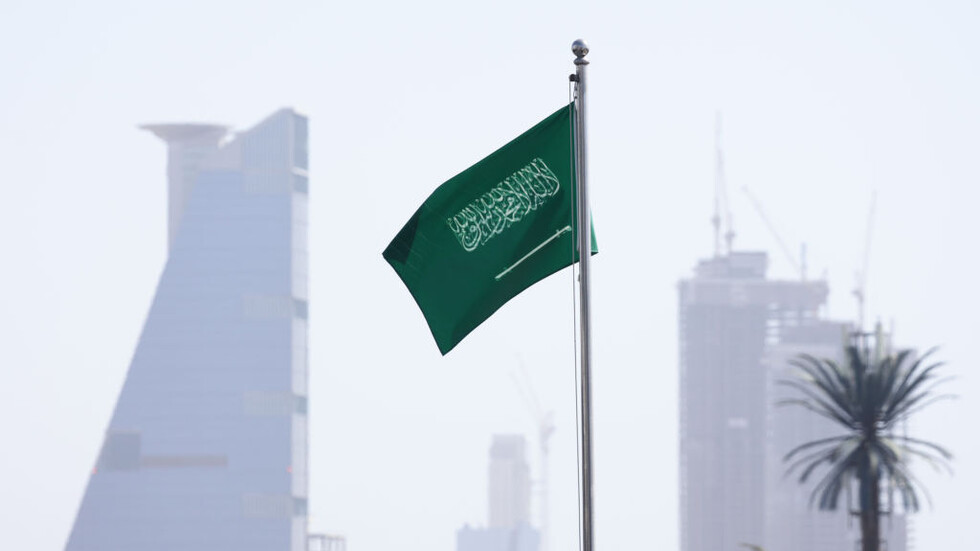 "زائر سري" يرتاد المستشفيات والمراكز الصحية السعودية