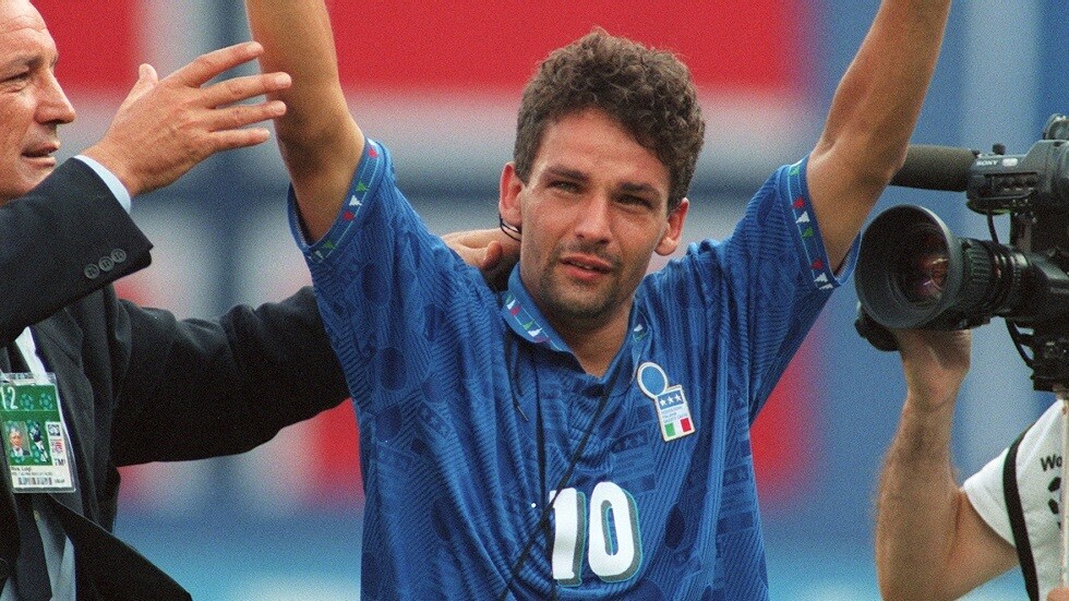 "اللاعب الذي مات واقفا" يفاجئ الجماهير بصورتين