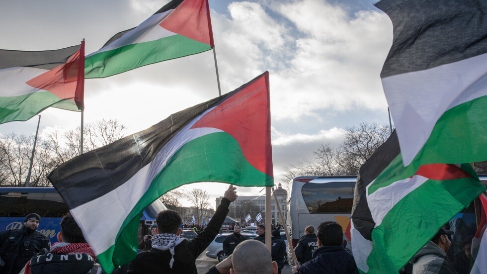 جامعة كولومبيا تعلق المحاضرات والشرطة تعتقل متظاهرين في ييل على خلفية التوترات بشأن الشرق الأوسط