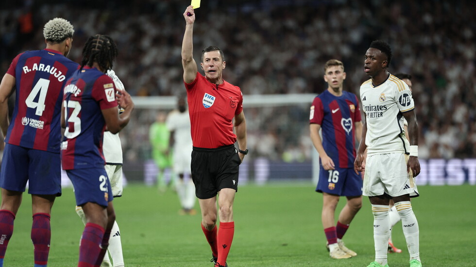 تسريب محادثات الحكم تشعل أزمة الهدف الملغي في كلاسيكو ريال مدريد وبرشلونة