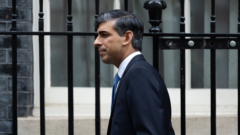 ماذا يدخن سوناك؟.. مجلة بريطانية تهاجم رئيس الوزراء وسط فوضى وانقسام في حزب المحافظين