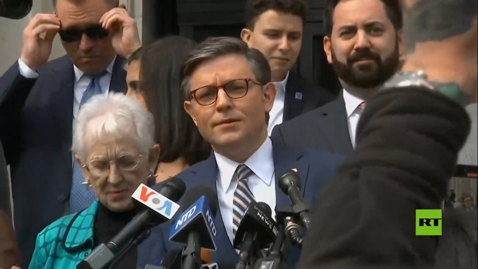 شاهد.. طلاب جامعة كولومبيا يستقبلون رئيس مجلس النواب الأمريكي بصيحات الاستهجان