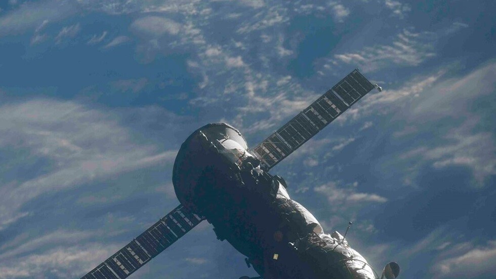 رائدا فضاء روسيان ينفذان مهمة خارج محطة الفضاء الدولية