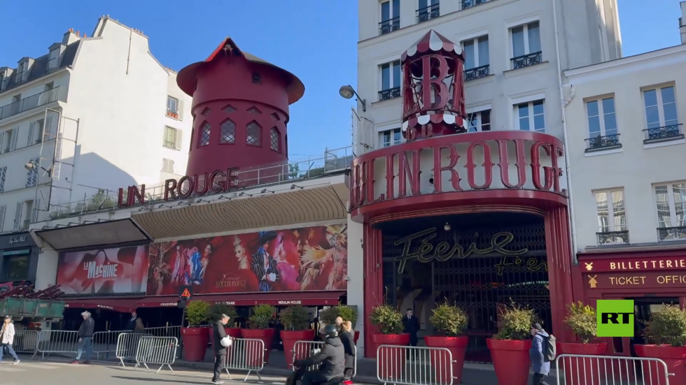 شاهد.. باريس تفقد أحد رموزها الأسطورية إثر حادث ليلي