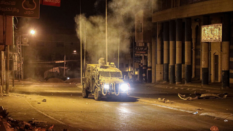 بحماية الجيش الإسرائيلي.. مستوطنون يقتحمون "قبر يوسف" بنابلس