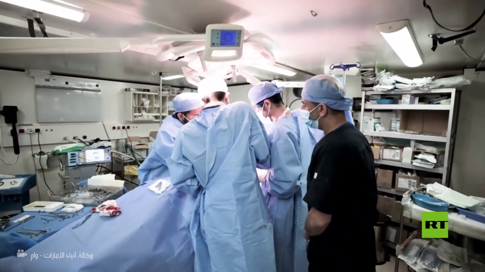 أطباء المستشفى الميداني الإماراتي في غزة يستأصلون ورما وزنه 5 كغ
