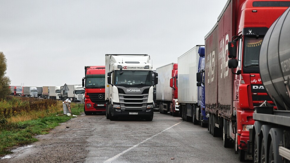 مئات الشاحنات تتكدس على الحدود الروسية الليتوانية