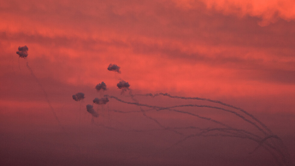 وسائل إعلام عبرية: قصف كثيف على منطقة ميرون شمال إسرائيل وعشرات الانفجارات في المنطقة (فيديو)