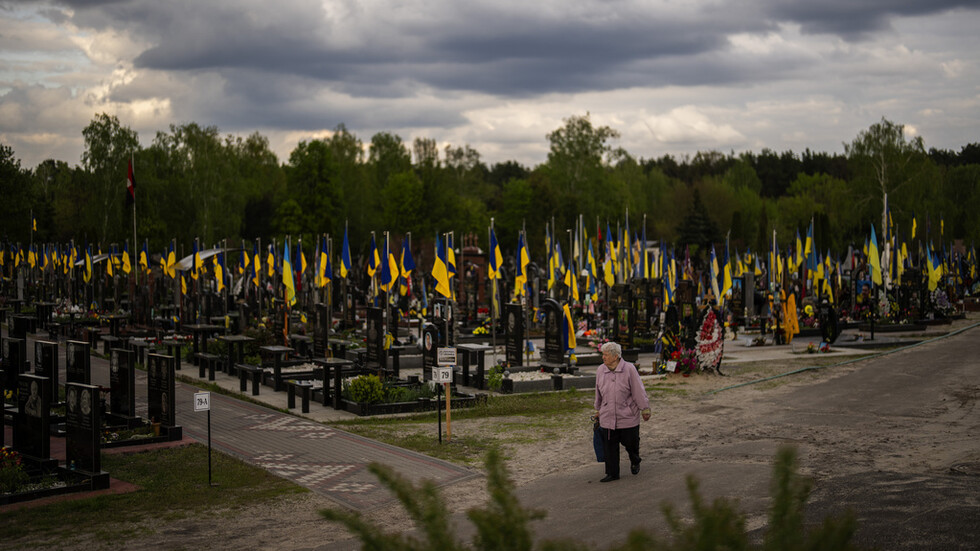 زيلينسكي يخفي الحقيقية لكي لا يخيف الشعب