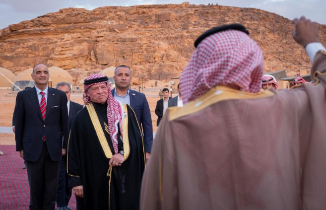 ملك الأردن يزور وادي رم ويلتقي وجهاء وممثلين عن أهالي البادية الجنوبية (صور+فيديو)