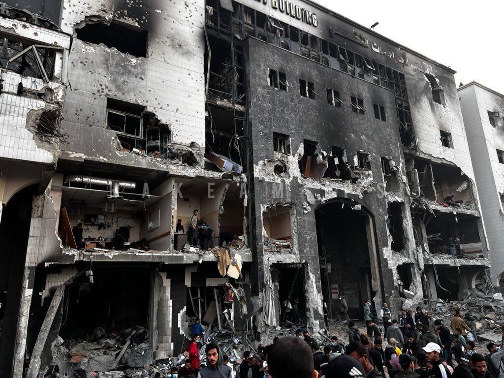 مشاهد مروعة تظهر حجم الدمار الهائل في مجمع الشفاء الطبي بمدينة غزة