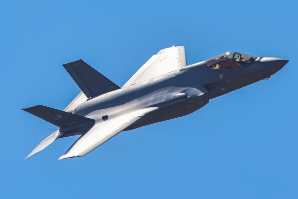 وزير القوات الجوية الأمريكية يتهرب من سؤال بشأن فشل مشروع مقاتلة F-35 ويؤكد: المؤشرات غير جيدة