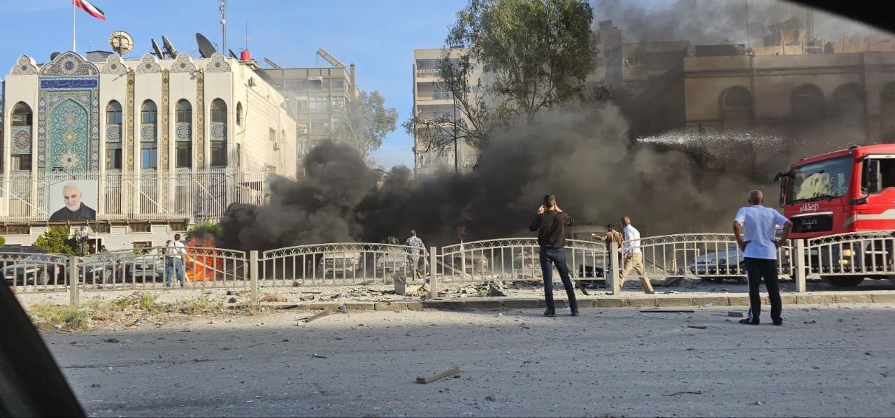 سوريا.. فيديوهات وصور تظهر حجم الدمار جراء استهداف مبنى ملاصق للسفارة الإيرانية لدى دمشق