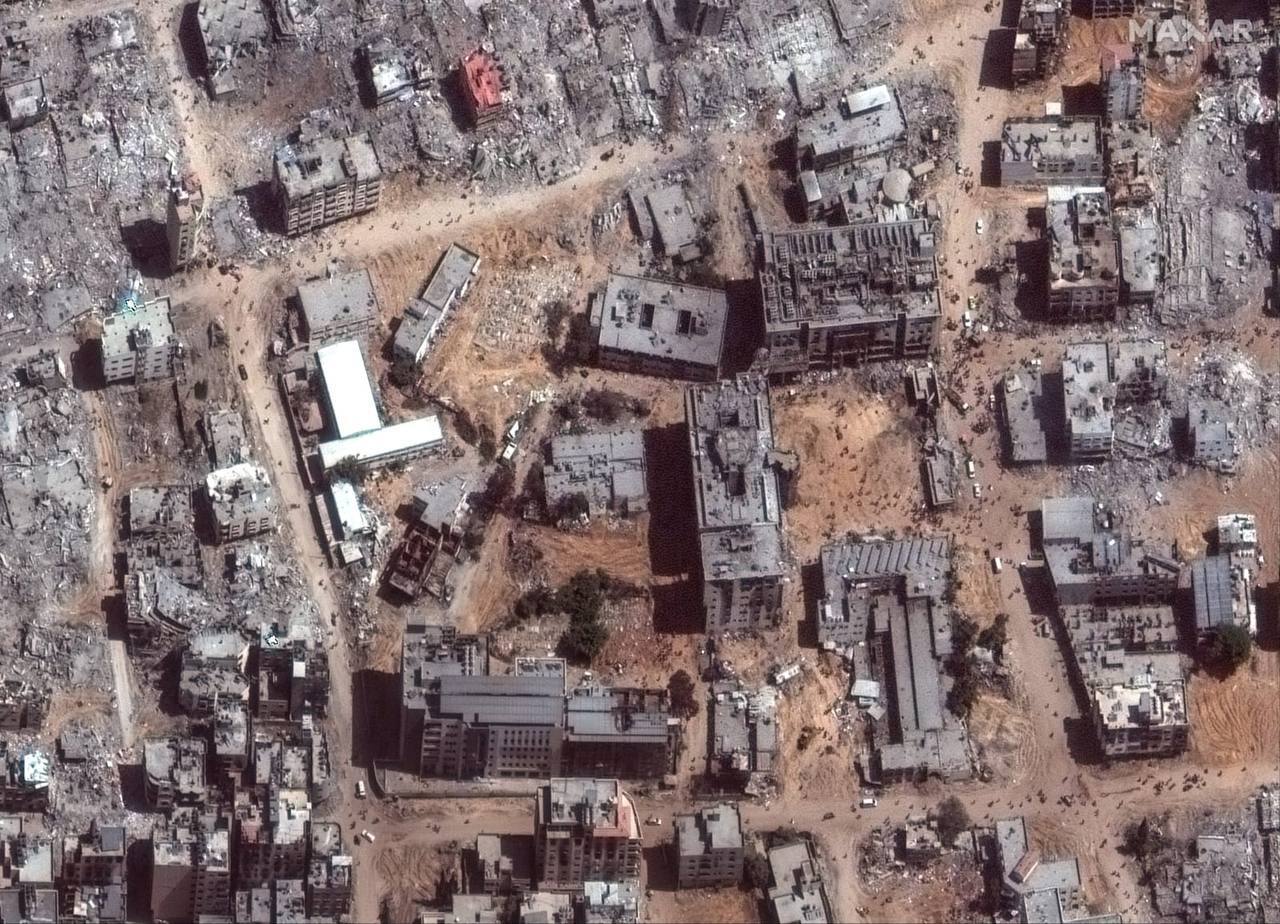 صور أقمار صناعية تكشف حجم الدمار المهول في منطقة مستشفى الشفاء