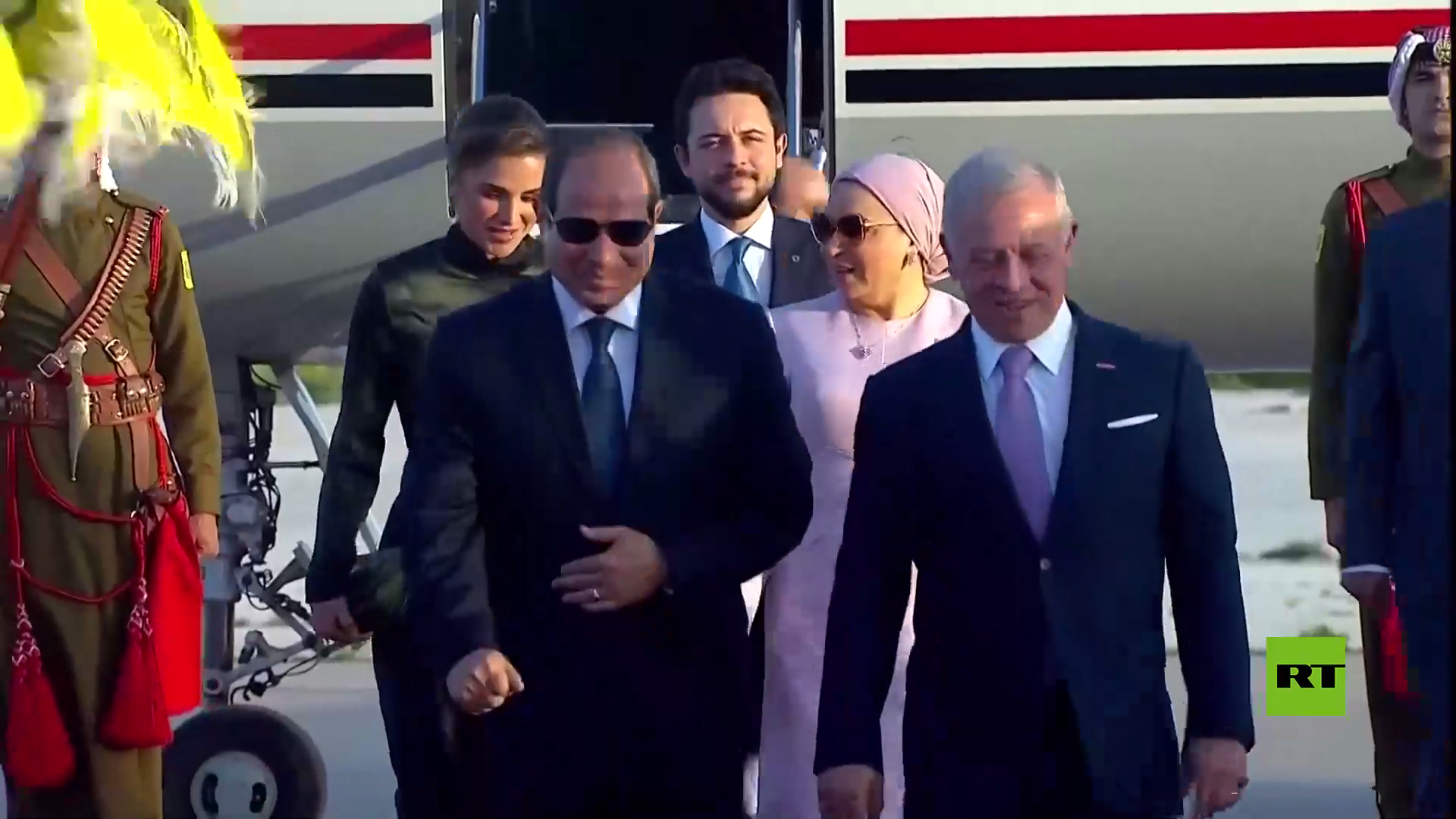 شاهد بالفيديو.. مراسم استقبال العاهل الأردني عبد الله الثاني للرئيس المصري وقرينته في عمان