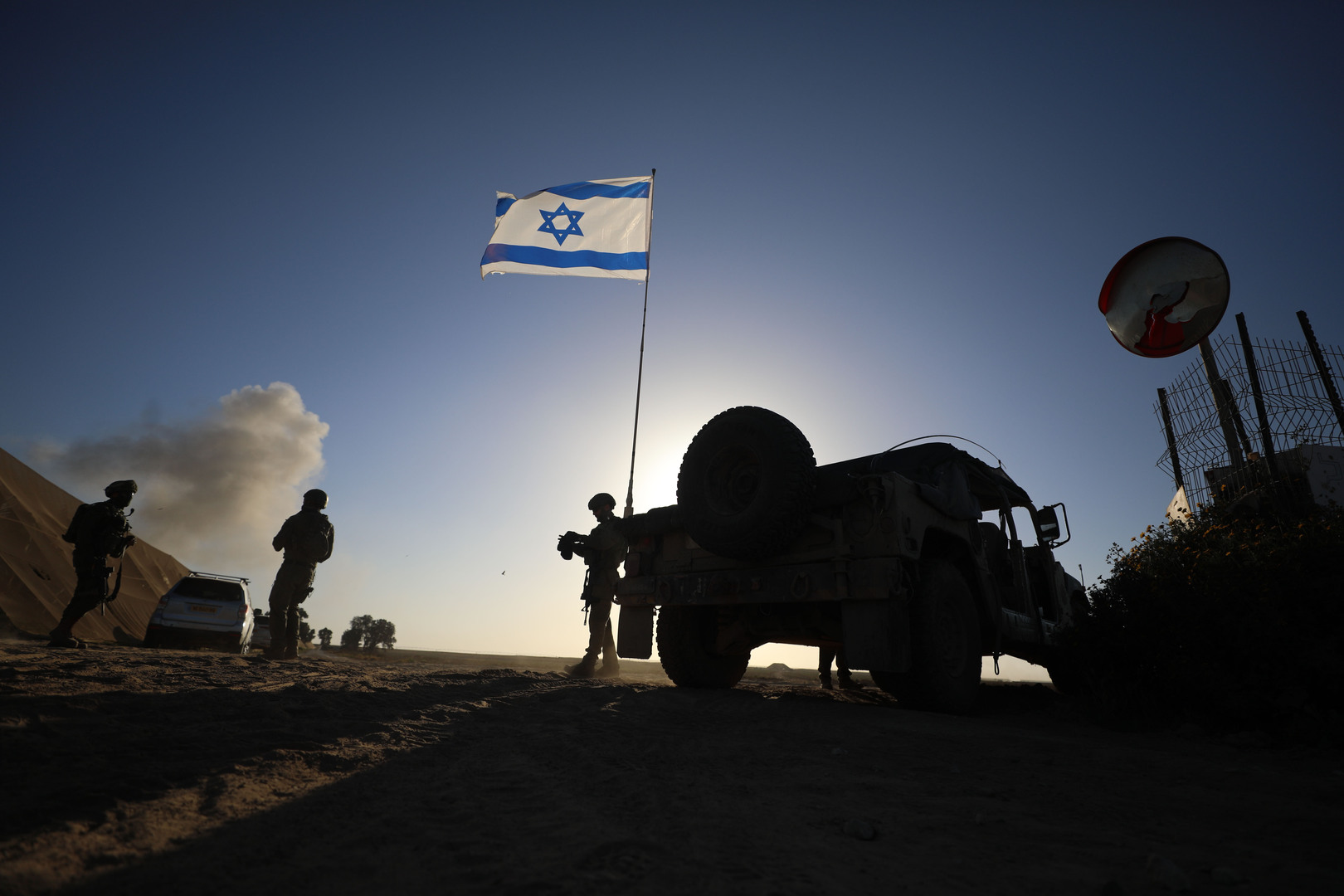 بعد إدانات دولية.. إسرائيل تعلق على استهداف عمال الإغاثة في غزة