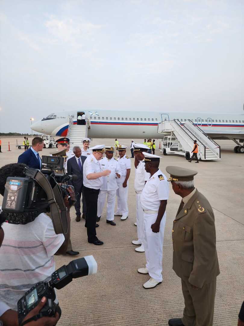 شاهد بالفيديو.. استقبال حافل لوفد روسي برئاسة نائب قائد القوات البحرية في إريتريا
