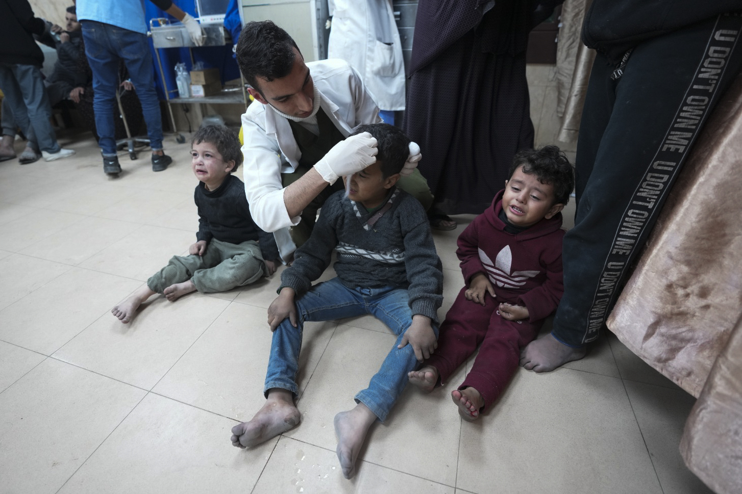 صحة غزة تعلن ارتفاع حصيلة ضحايا القصف الإسرائيلي إلى 32975 قتيلا
