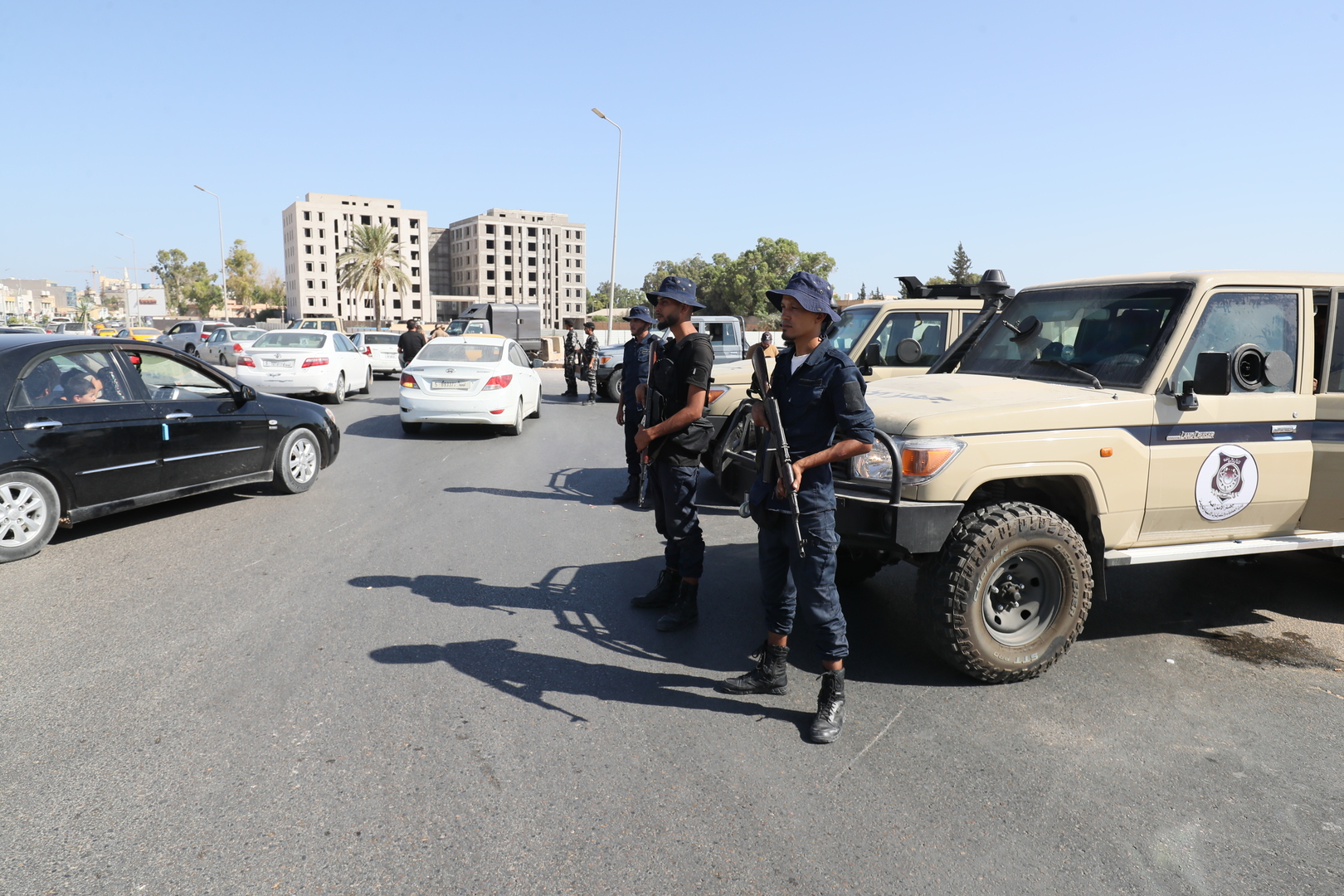 ليبيا.. سقوط ضحايا في اشتباكات بين مجموعتين مسلحتين في طرابلس (فيديو)