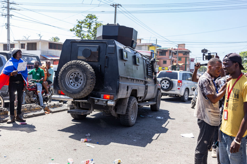 عصابات مسلحة تنهب مكتبة هايتي الوطنية