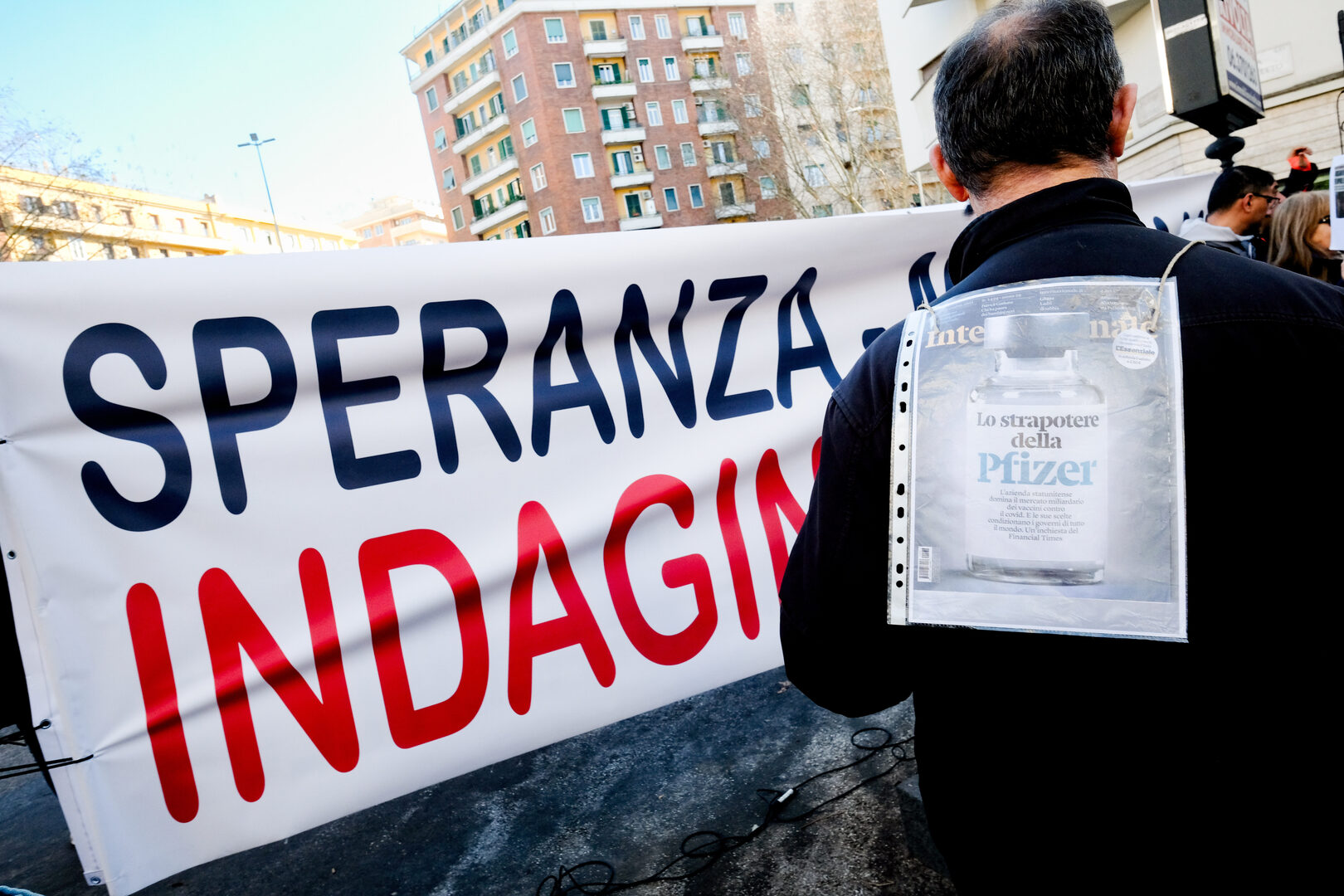 احتجاجات ضد وزير الصحة الإيطالي السابق سبيرانزا، 12 يناير 2024