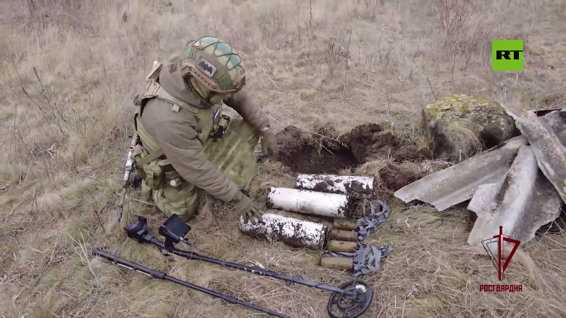الحرس الوطني الروسي يطهر لوغانسك من بقايا الذخائر الأوكرانية غير المنفجرة (فيديو)