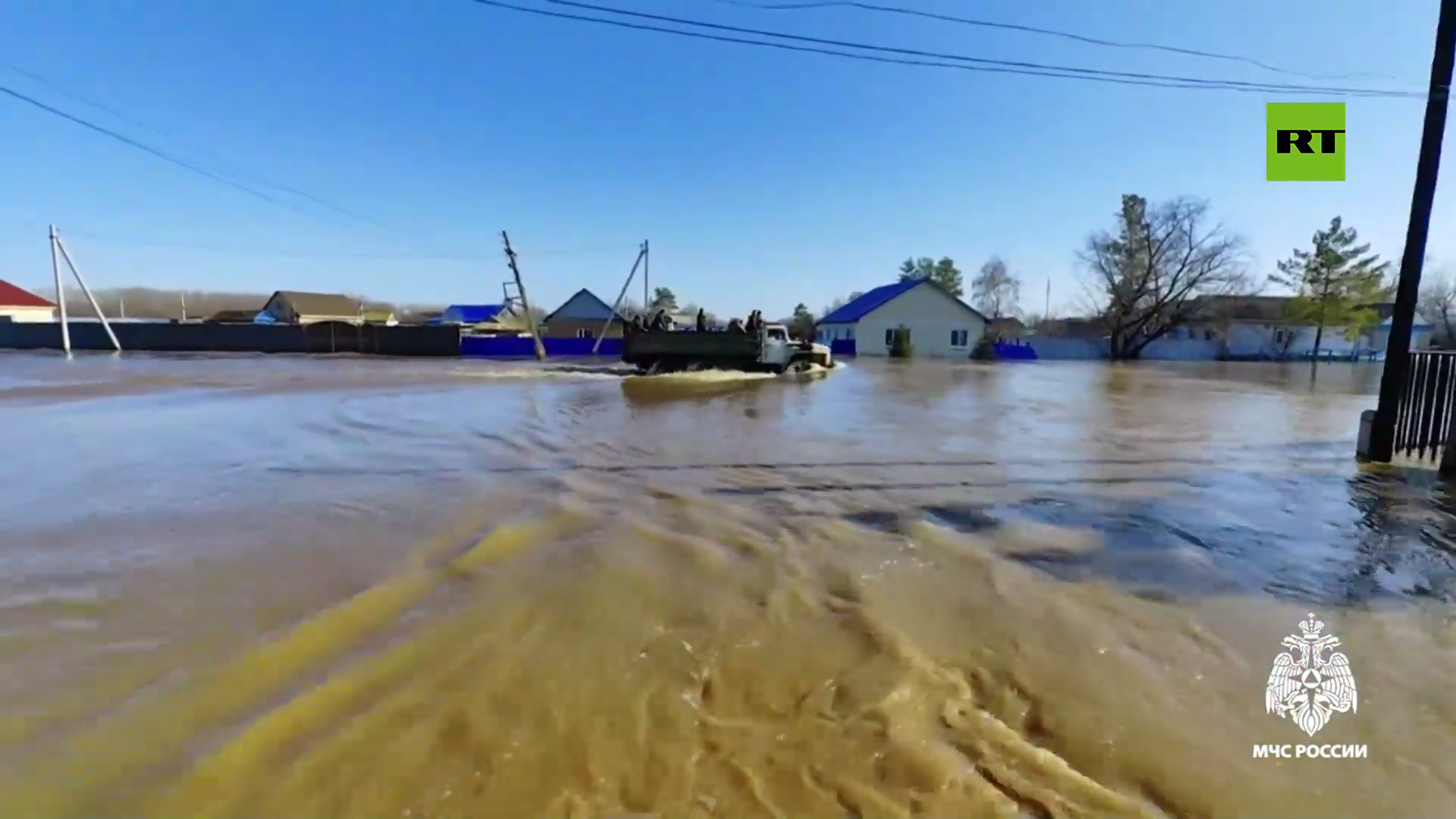مشاهد من فيضانات وعمليات إجلاء في مقاطعة أورنبورغ الروسية