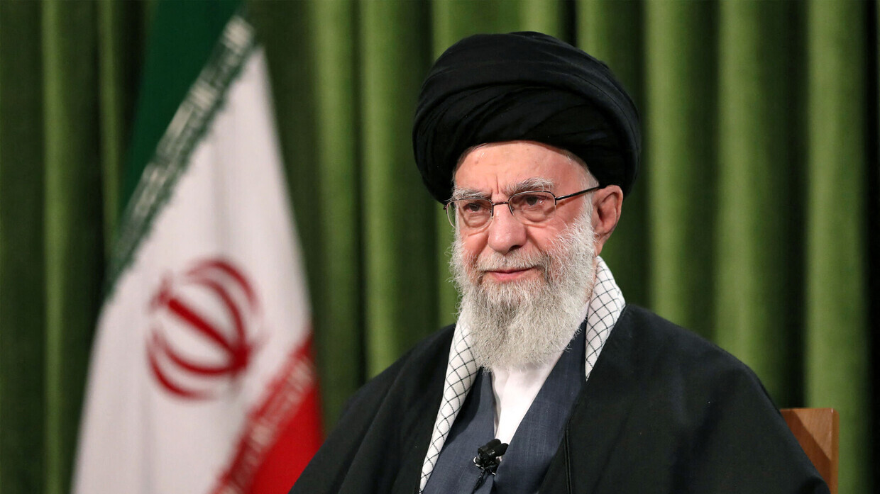 الإعلام الإيراني ينشر صورة تجمع بين خامنئي وزاهدي (صورة) الإعلام الإيراني ينشر صورة تجمع بين خامنئي وزاهدي (صورة)