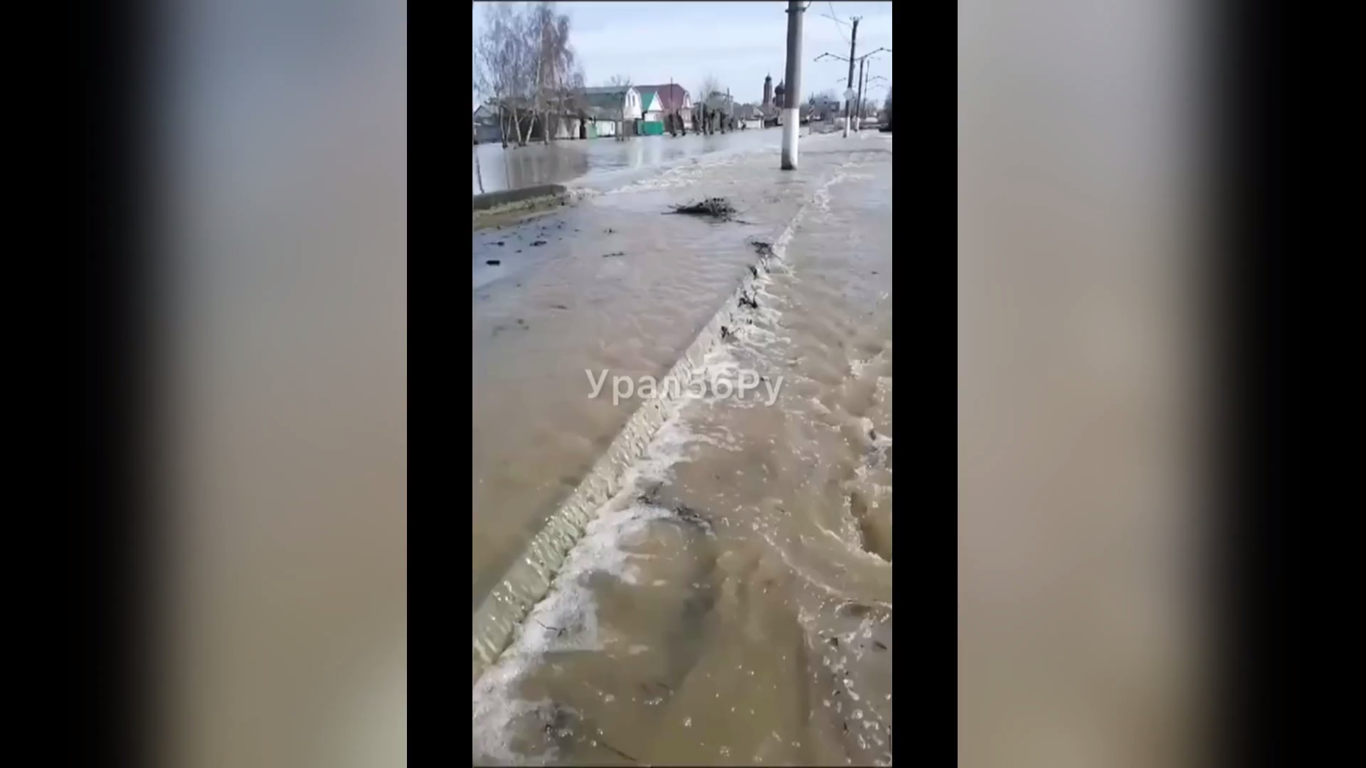 بالفيديو.. أوضاع كارثية في أورسك الروسية بسبب الفيضانات