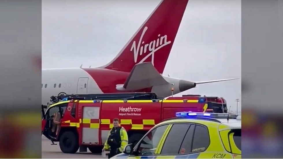 اصطدام طائرتي ركاب في مطار هيثرو ببريطانيا (فيديو)