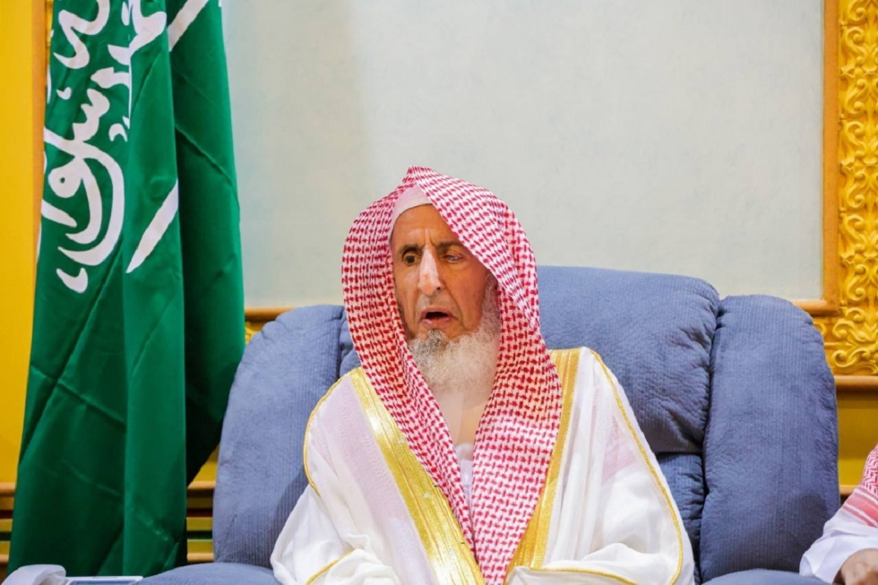 مفتي عام السعودية: إخراج صدقة الفطر نقودا مخالف للسنة النبوية!