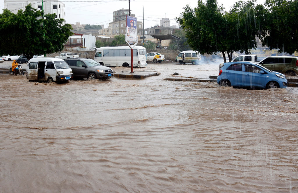 سيول غير مسبوقة في العاصمة اليمنية (فيديو)