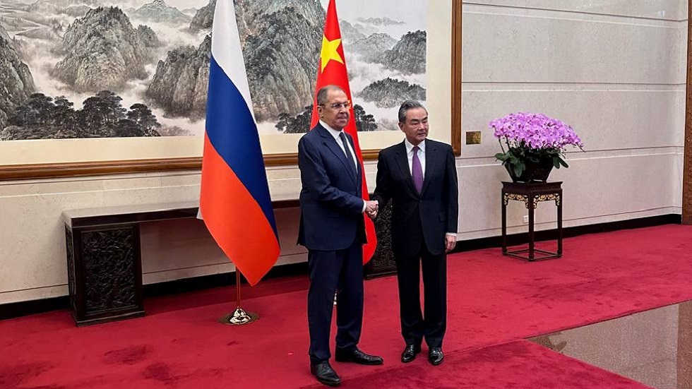 لافروف يصف مستوى العلاقات مع بكين بغير المسبوق ونظيره الصيني يؤكد دعم بلاده لاستقرار روسيا (فيديو)