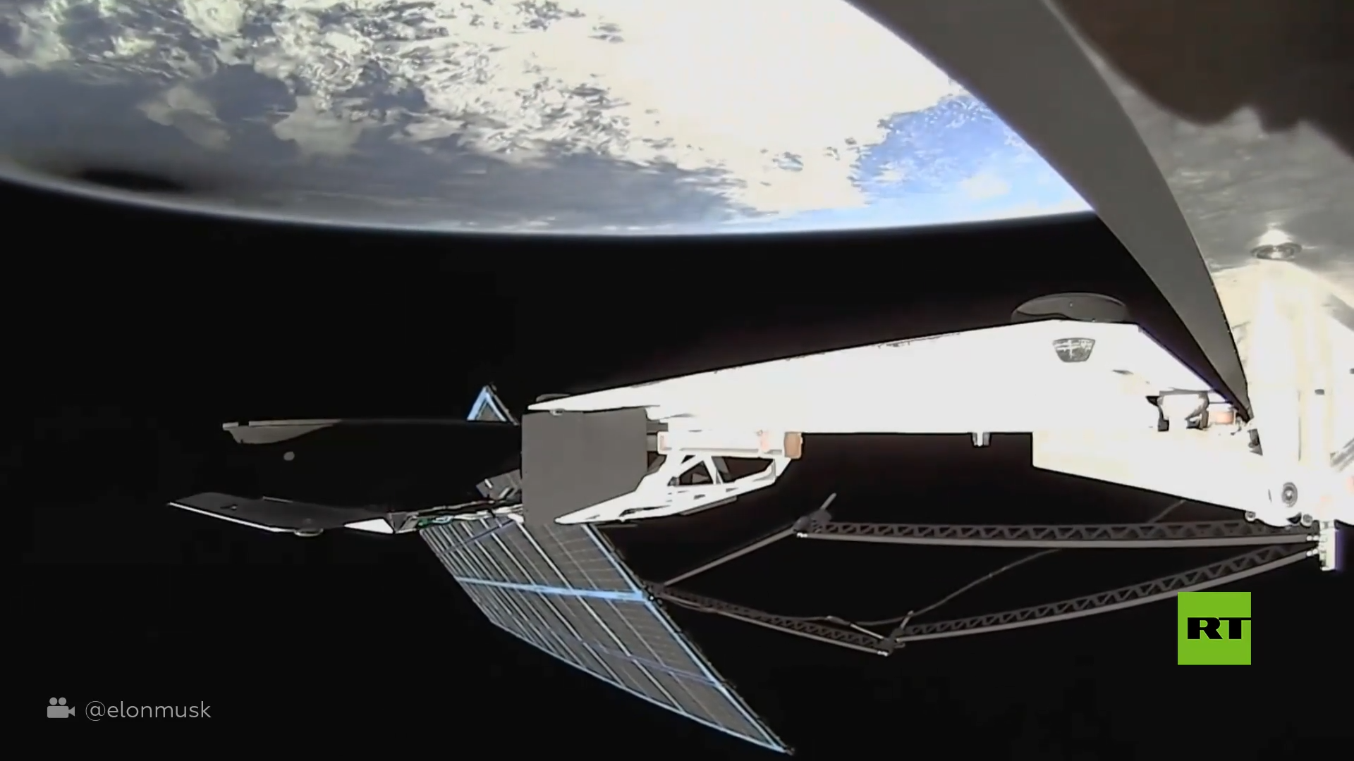 بقعة سوداء على الكرة الأرضية.. إيلون ماسك يعرض لقطات لكسوف الشمس من الفضاء